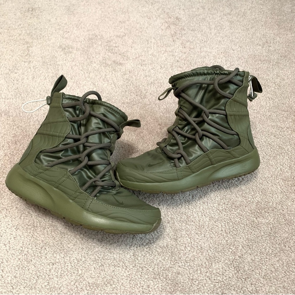 Nike Tanjun High Rise AO0355-300 Olive Canvas Women's Athletic Boot Size 6.5